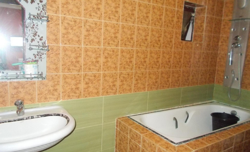 Bathroom, Jacobs Place Hotel, Owerri Municipal
