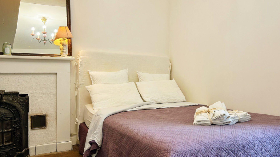 Bedroom 2, La Closerie des Arts, Dordogne