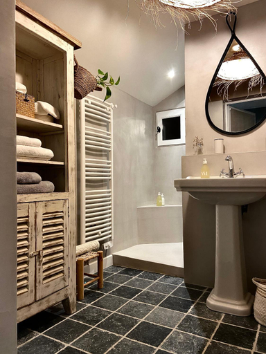 Bathroom 2, Un matin de mai, Pas-de-Calais