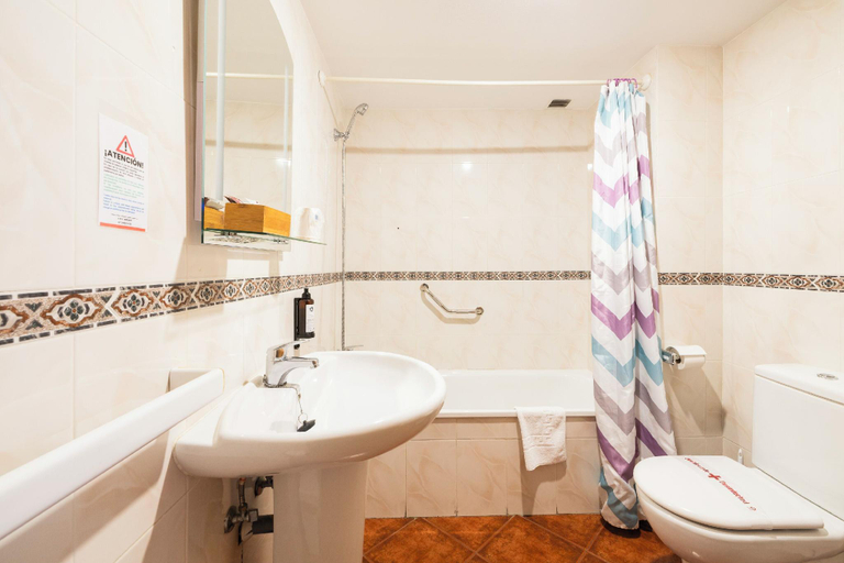 Bathroom 4, HOSTAL PAÑART, Huesca