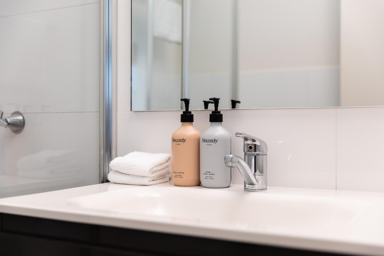 Bathroom 4, HaKu, Byron