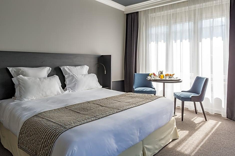 Bedroom 2, Golf Hotel, Savoie