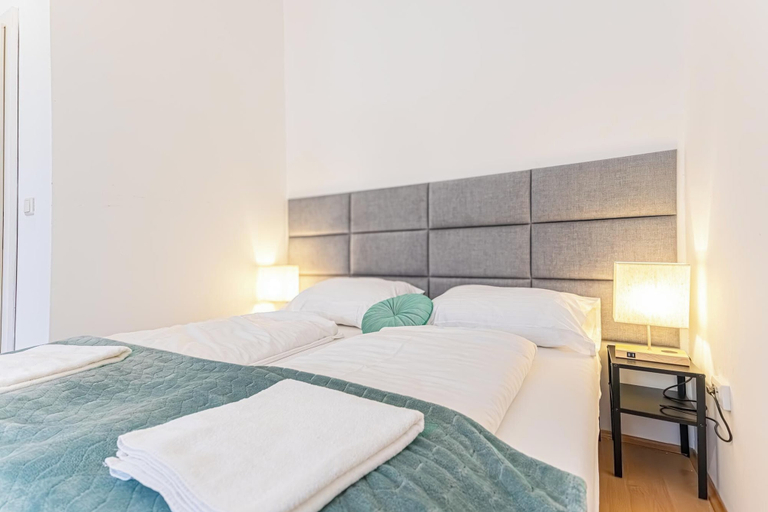 Room 4, Budget 2BR Apt for 5 Wiener Stadthalle, Wien