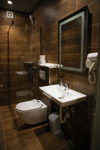 Bathroom 3, Villa Zoi 'A Stay to Remember', Elbasanit