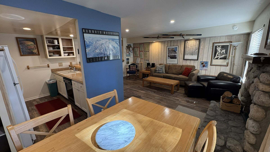 Living area 4, 113 Standard Condo, Mono