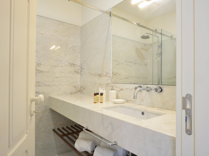 Bathroom 3, City-center apartment with modern comforts, Porto