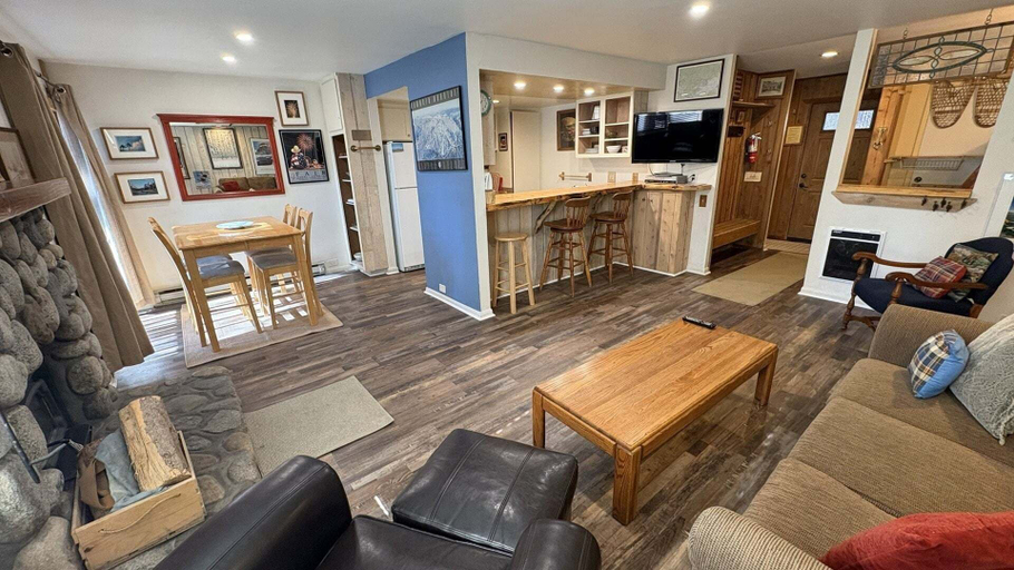 Living area 5, 113 Standard Condo, Mono