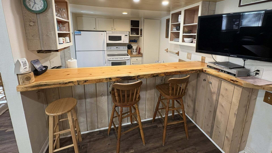 Private kitchen 3, 113 Standard Condo, Mono