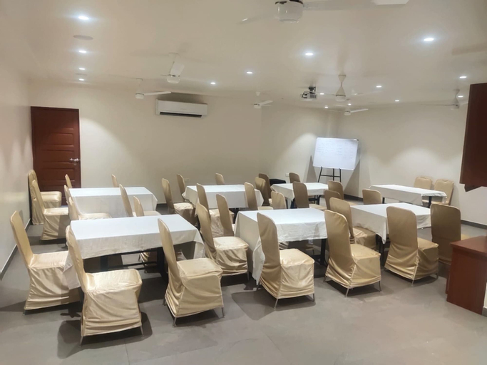 Food & Drinks 3, Hotel Dwarka Nagpur, Nagpur