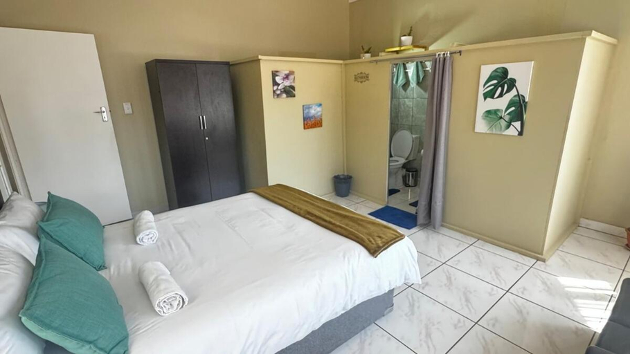 Others 2, Beautiful Home in Houghton, City of Johannesburg