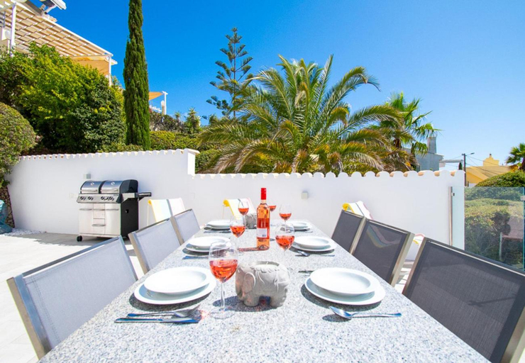 4, Casa Cubo - Amazing Central 6 bedroom Villa, Lagoa