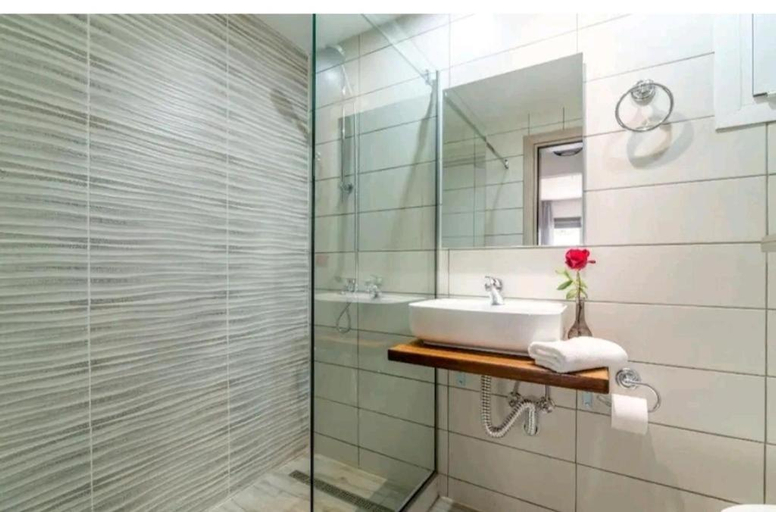 Bathroom 2, The Holiday House 3 and 4, Crete