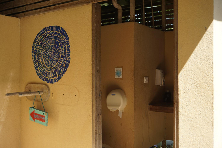 Bathroom 2, EL TUMBO, Tola