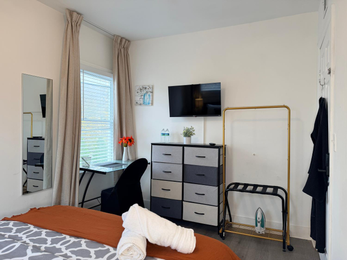 Others 4, Modern Room in Shared Apartment Near NYC, Bergen
