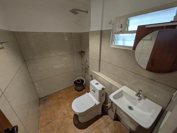 Bathroom 4, Vista by Booksy One, Kollam