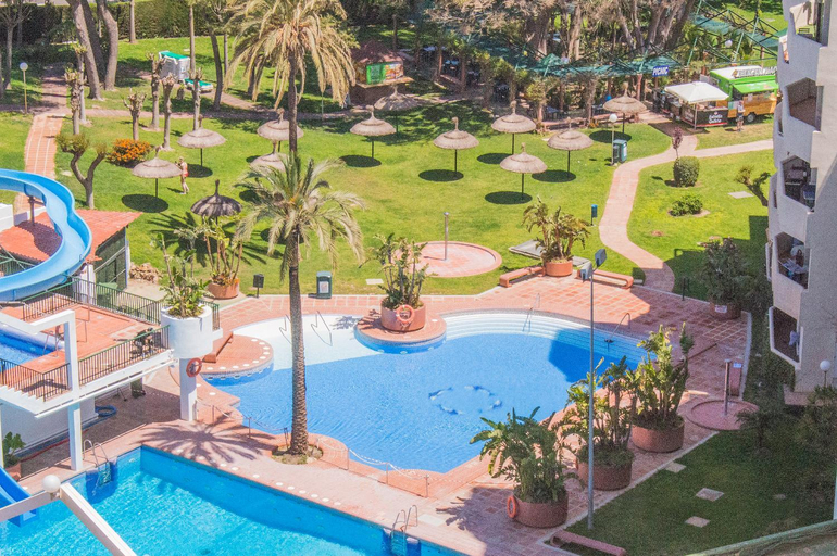 Exterior & Views 1, Apartment with sea views in Benalbeach, Málaga