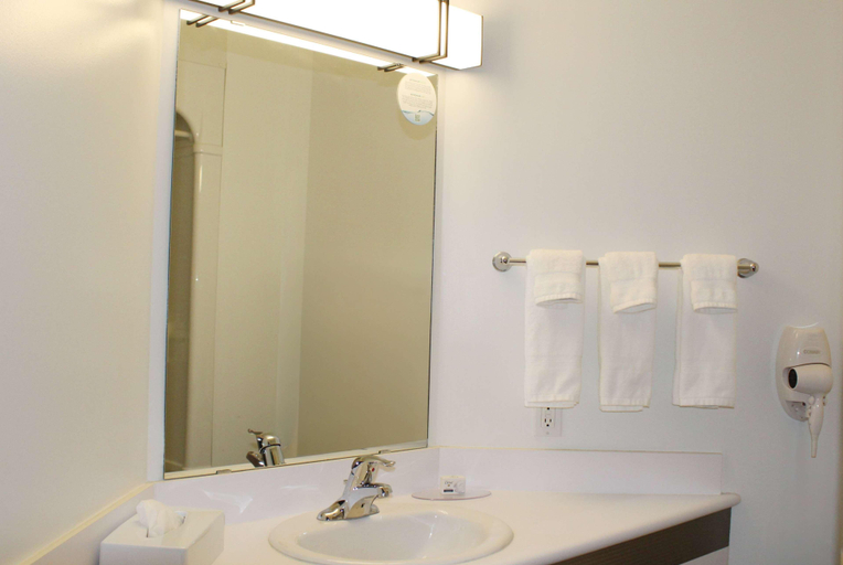 Bathroom 4, Days Inn by Wyndham Stony Plain, Division No. 11
