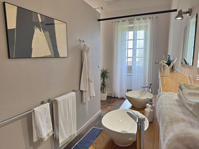 Bathroom 2, Oh, le chateau!, Tarn