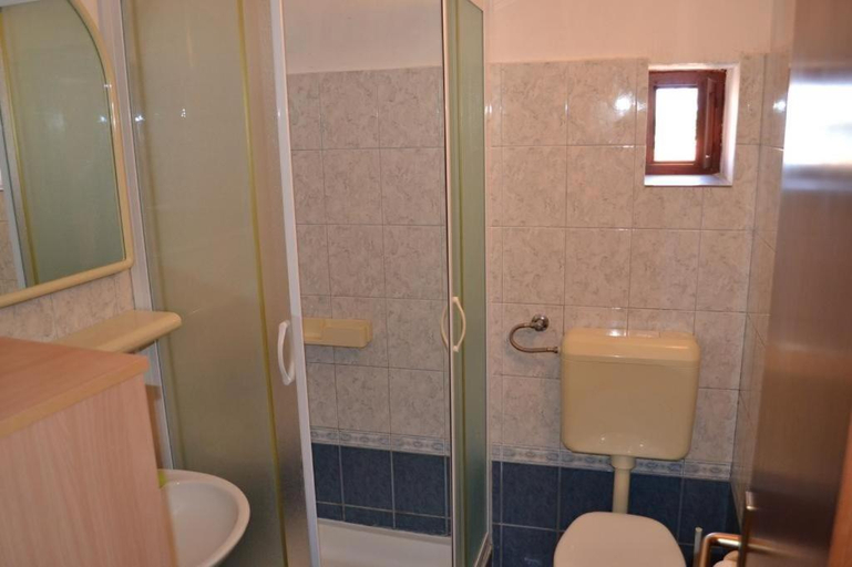 Bathroom 3, Apartments Villa Nada, Sutivan