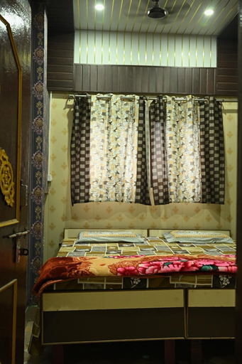 Room 3, Vaishnavi Paying Guest House, Chandauli