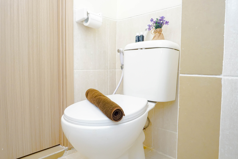 Bathroom 3, Simple 2BR Apartment Meikarta near Paramadina University By Travelio, Cikarang
