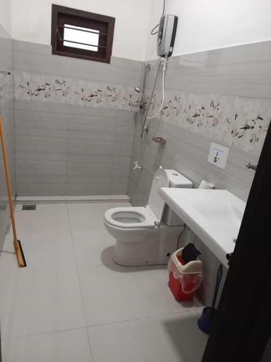Bathroom 3, licencez bosa apartment katunayake, Katana
