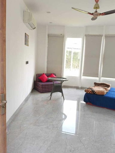 Room 3, Wise One Choice, Gautam Buddha Nagar