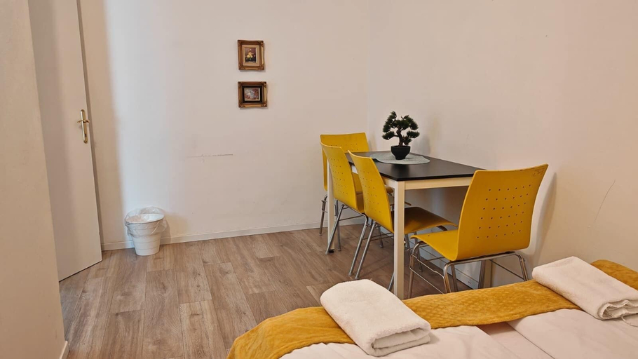 Room 4, Charming 2 Apartments For Extended Stays, Wien
