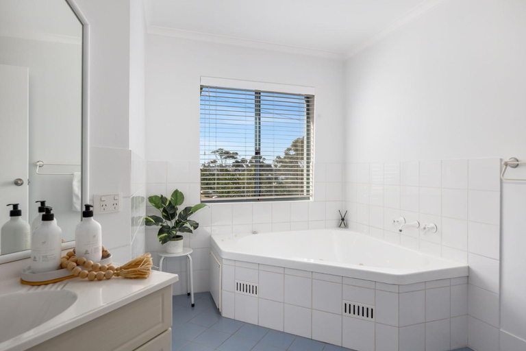 Bathroom 2, Boos Nest at Breakers, Shoalhaven - Pt B