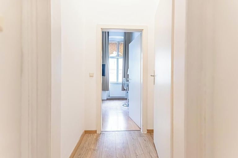 Exterior, Budget Friendly Room for 3 Lugner City, Wien