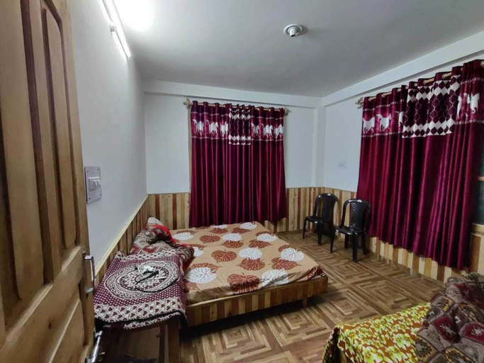 Room 4, Royal Parshar Lake Home Stay, Mandi