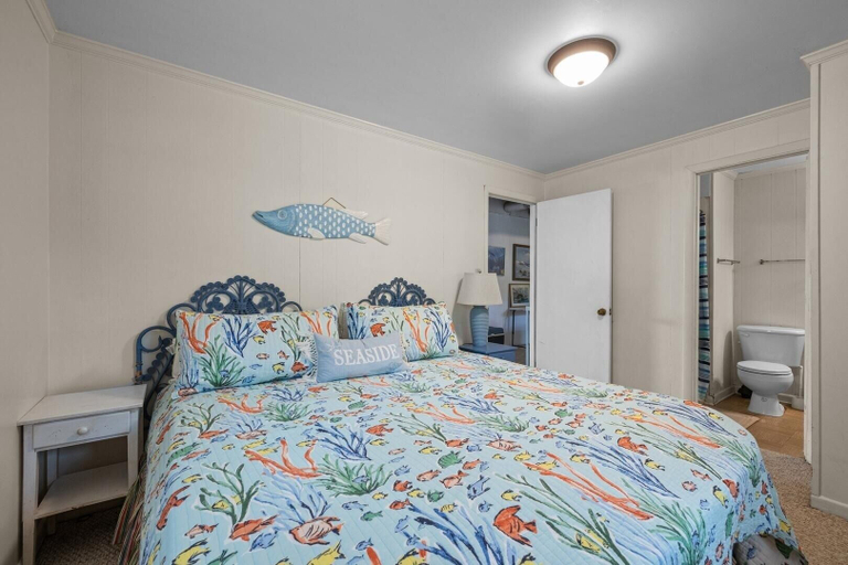 Room 4, Bryant Cottage 6 Bedroom Home, Carteret
