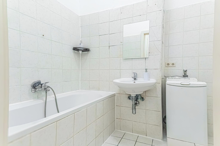 Bathroom 2, Budget 2BR Apt for 5 Wiener Stadthalle, Wien