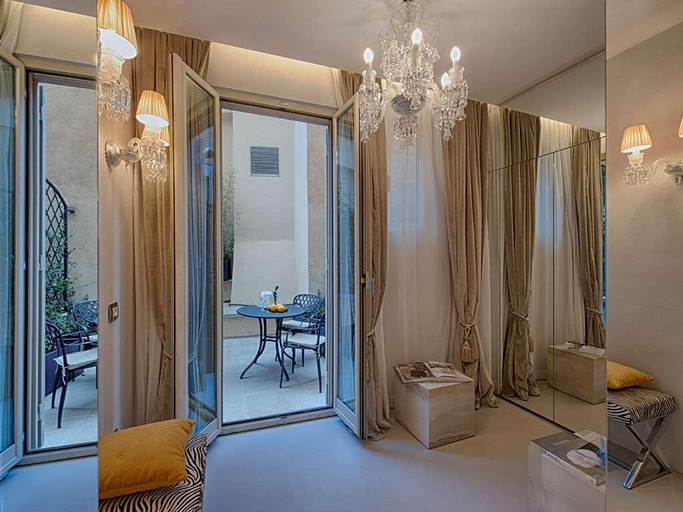 Bathroom 4, Piranesi Palazzo Nainer, Rome