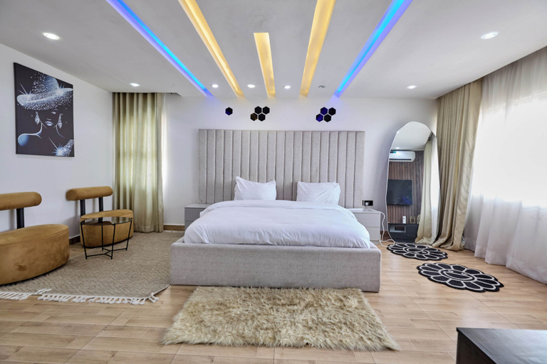 Room 5, TOP LOFT 3 BED PENTHOUSE APARTMENT, Eti-Osa