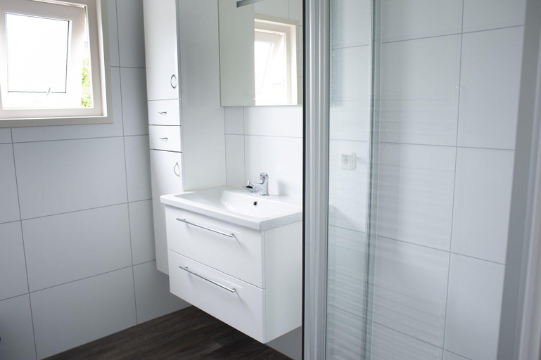 Bathroom 5, Six pers. Veluwelounge + Wellness, Barneveld