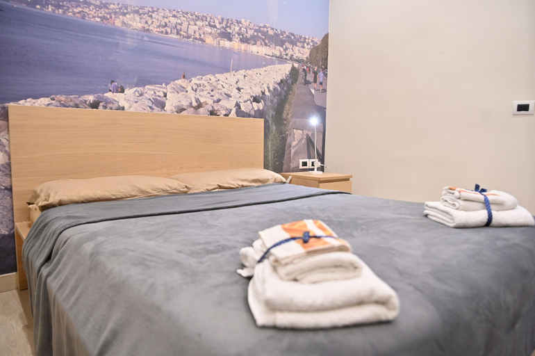 Bedroom 5, Perlablu in Centro, Napoli