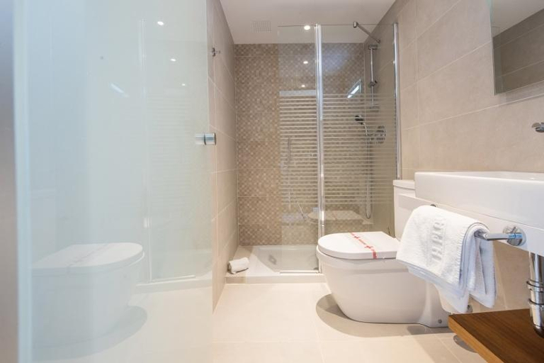 Bathroom 4, Hotel Playa Mondrago, Baleares