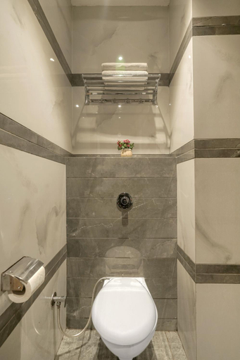 Bathroom 4, Global Inn, Amritsar