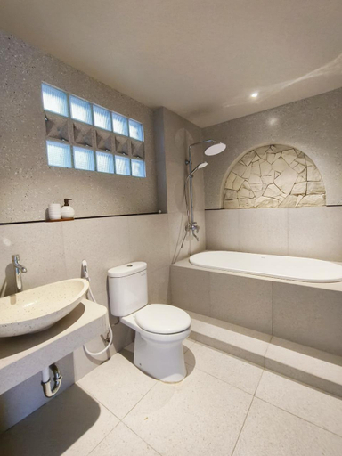 Bathroom 4, ARUNA HILLS RESORT, Badung