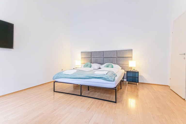 Room 3, Budget 2BR Apt for 5 Wiener Stadthalle, Wien