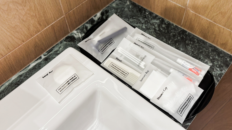 Bathroom 4, ARTOTEL Living World Grand Wisata Bekasi, Bekasi