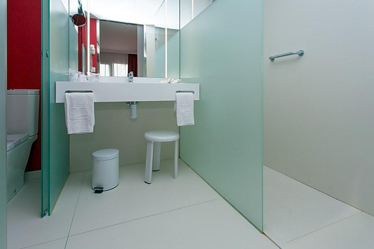 Bathroom, ZT Aparthotel Acuasol, Castellón