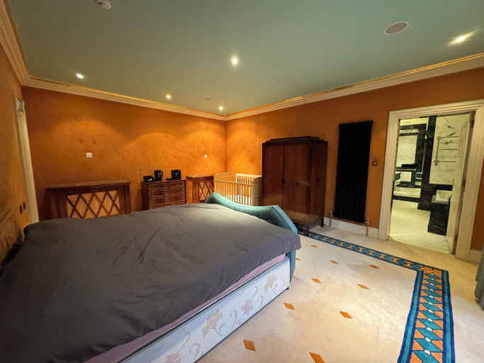 Bedroom 3, The Bishop, London