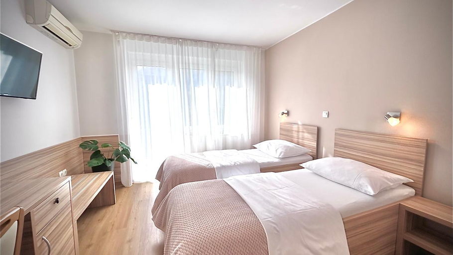 Bedroom, Stara lipa Tasner kitchen & P & garage, Maribor