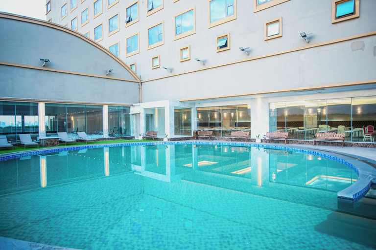 Outdoor pool 4, Enrich Grand Hotel, Wang Thonglang