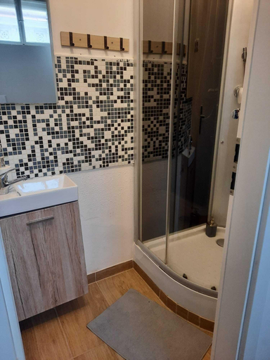 Bathroom 5, Budget 2BR Apartment For Extended Stay, Wien