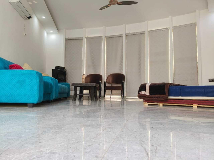 Room 4, Wise One Choice, Gautam Buddha Nagar