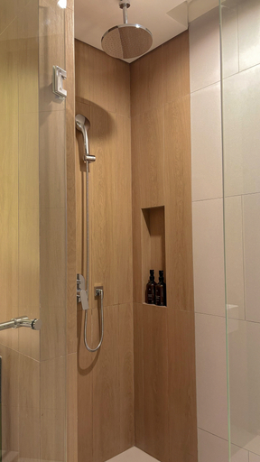 Bathroom 5, ARTOTEL Living World Grand Wisata Bekasi, Bekasi