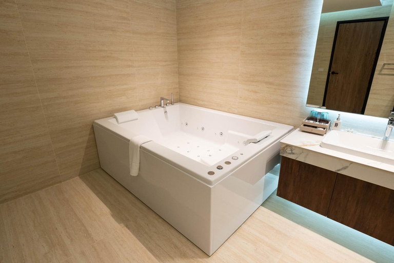 Bathroom 4, Betworld Casino & Hotel, Ou Chrov